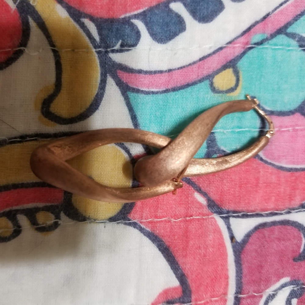 Rose gold colored twisted earrings